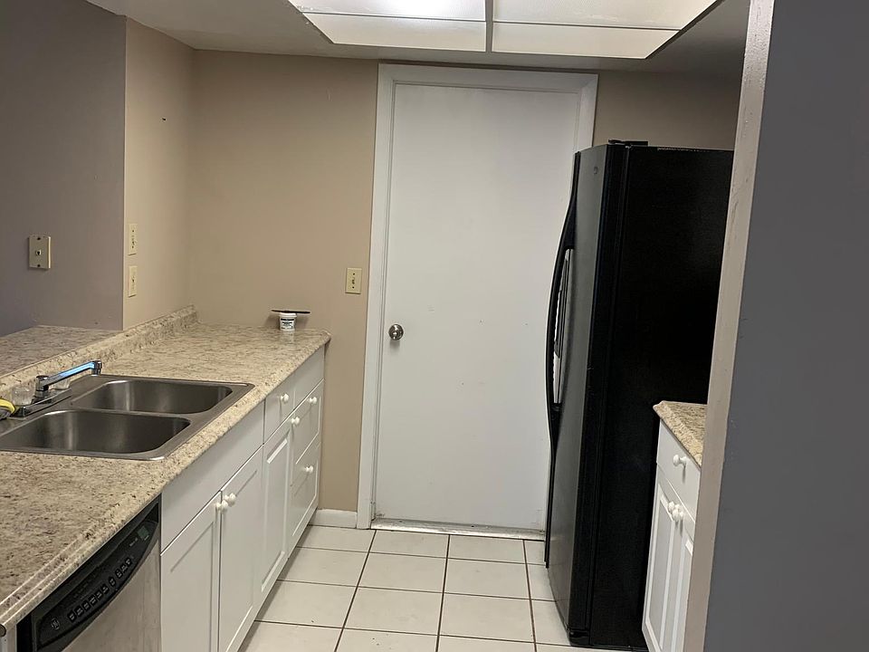 1st image of 917 Cape Coral Pkwy W #1
