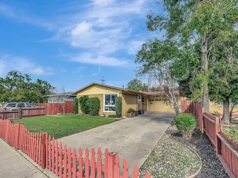 2319 S Norfolk St — Photo 3