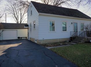 111 E Susan Dr, Oak Creek, WI 53154