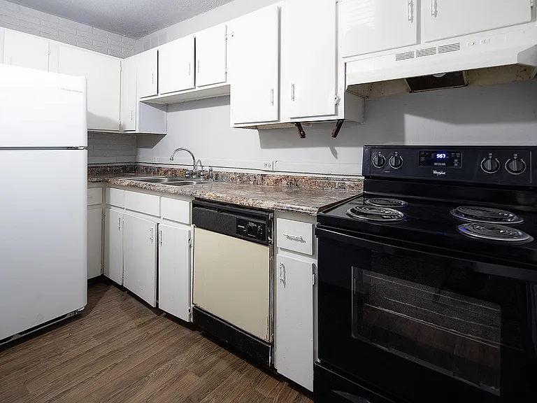 Lynnwood Garden Apartments — Photo 48