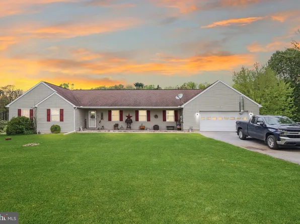 132 Natures Rd, Pine Grove, PA 17963