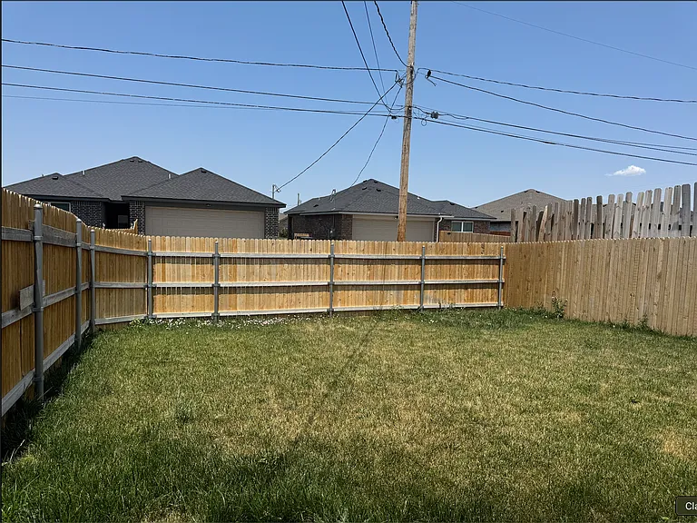 2013 Freedom Dr — Photo 18
