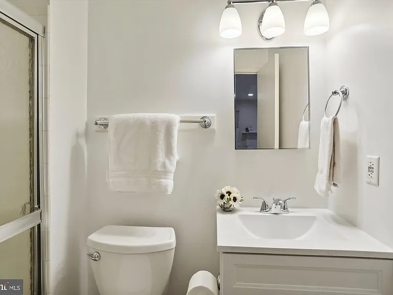 7561 Heatherton Ln — Photo 31