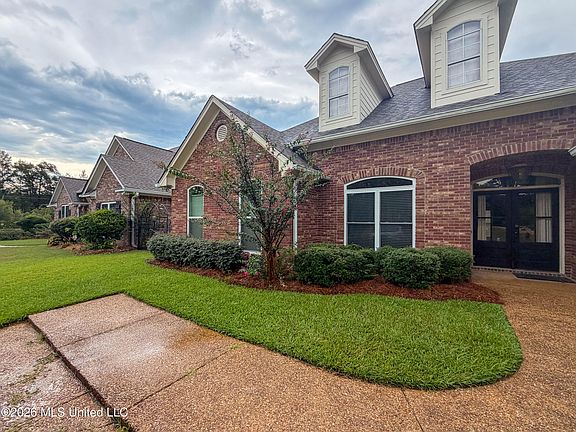 2nd image of 137 Vineyard Blvd