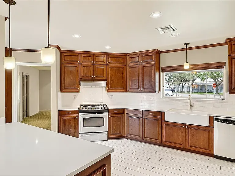 437 Delaine Dr — Photo 11