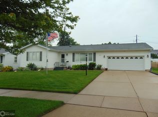 2735 Meadowbrook Dr, Burlington, IA