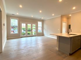 32 Cummins Hwy, Roslindale, MA