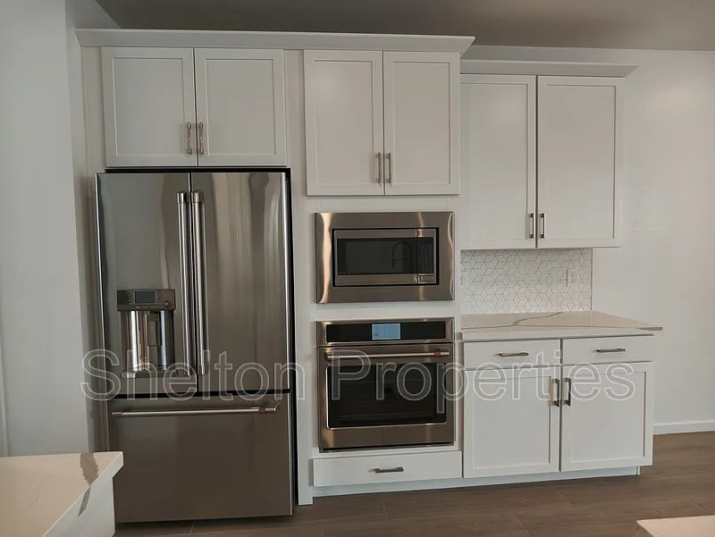 3 bed, 3.5 bath, 2455 sqft, $2,795 — Photo 4