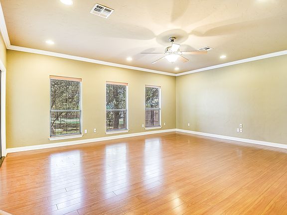 4th image of 8815 Phoenix Ave