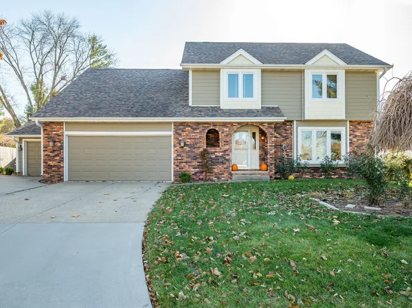 10544 Clark St, Clive, IA 50325