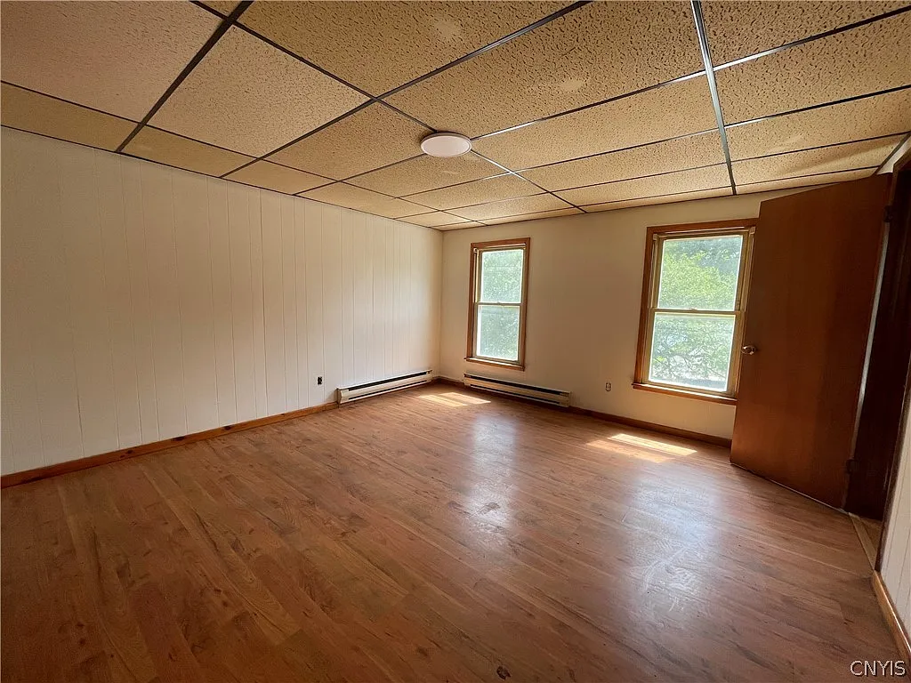 2 bed, 1.0 bath, 2329 sqft, $1,250 — Photo 3