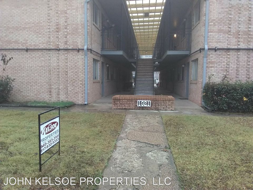 2nd image of 1921 W Hickory St APT 14