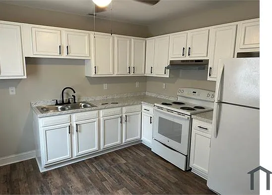 1533 N Avalon Cir #B — Photo 2
