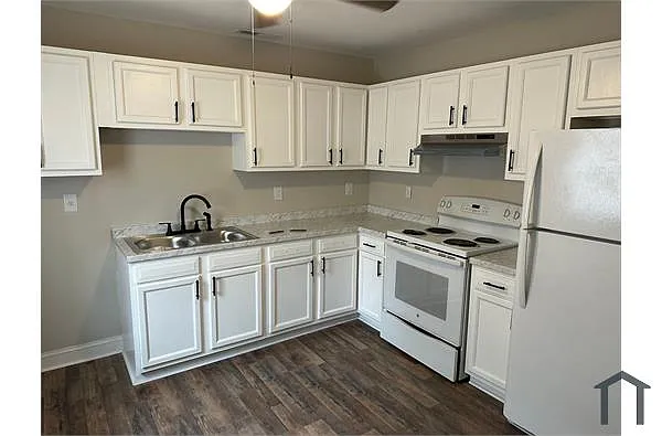 Building Photo - 1533 N Avalon Cir #B