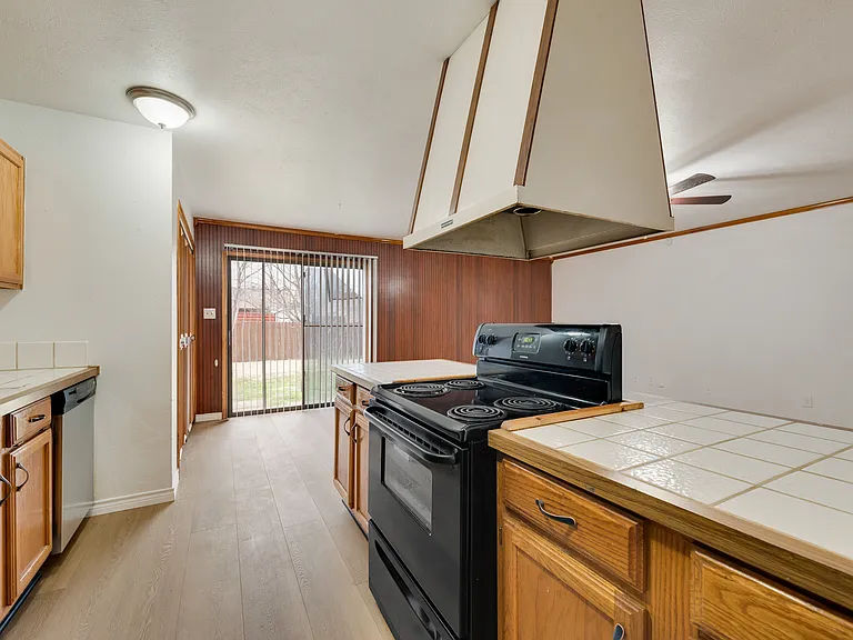 409 Forestwood Dr — Photo 6