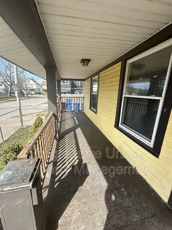 2 bed, 1.0 bath, 646 sqft, $1,200 — Photo 2