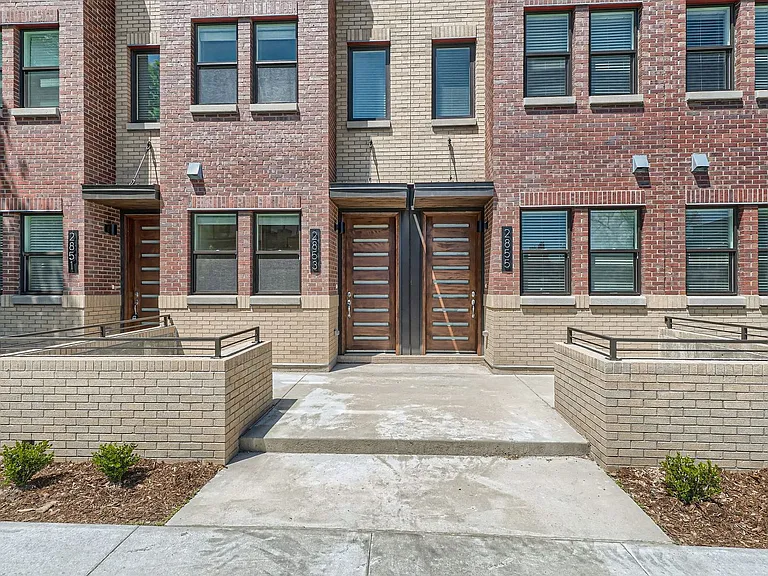 Brand New 3b/3.5bth Townhomes in the Heart of Park Hill. — Photo 29