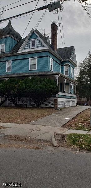 2nd image of 1104 Putnam Ave #06