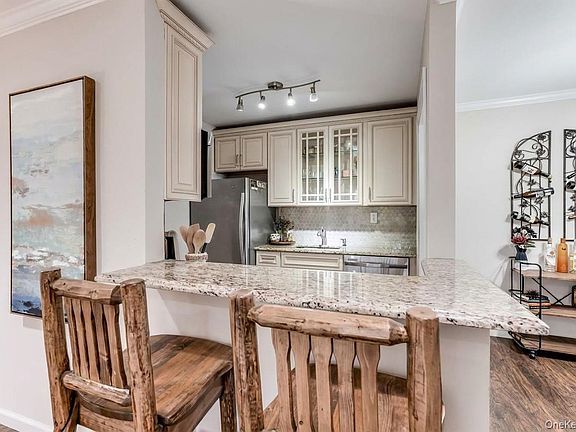 3rd image of 91 Richmond Boulevard #3A