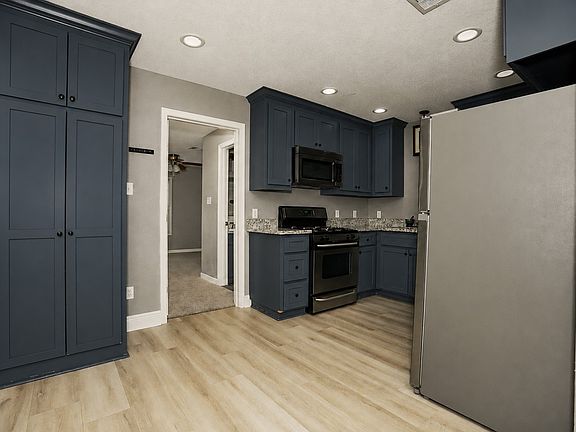 3rd image of 207 Jasmine St