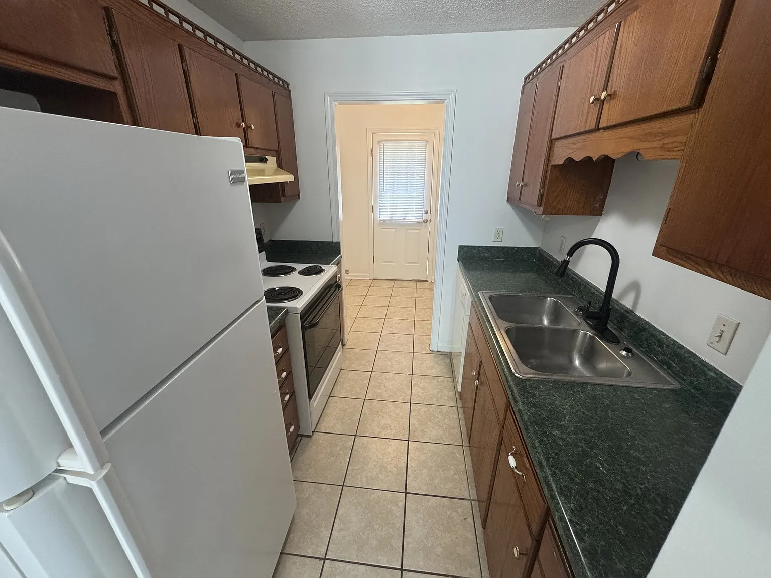 2 bed, 1.0 bath, 1025 sqft, $995 — Photo 3