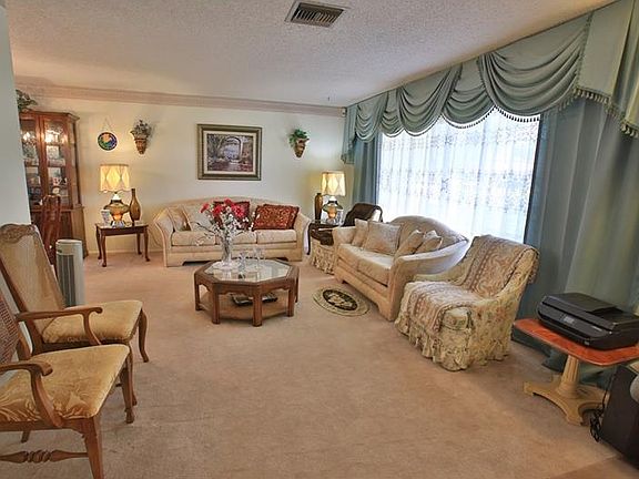 4th image of 21 Fairgreen Ave