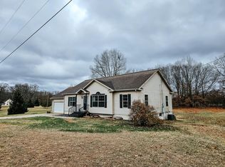 1528 E Litchfield Rd, Jonesville, MI 49250