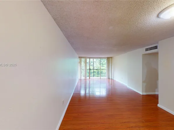8860 Fontainebleau Blvd APT 405, Miami, FL 33172