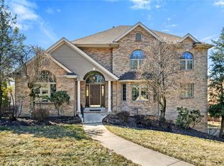410 Pine Valley Dr, Bridgeville, PA