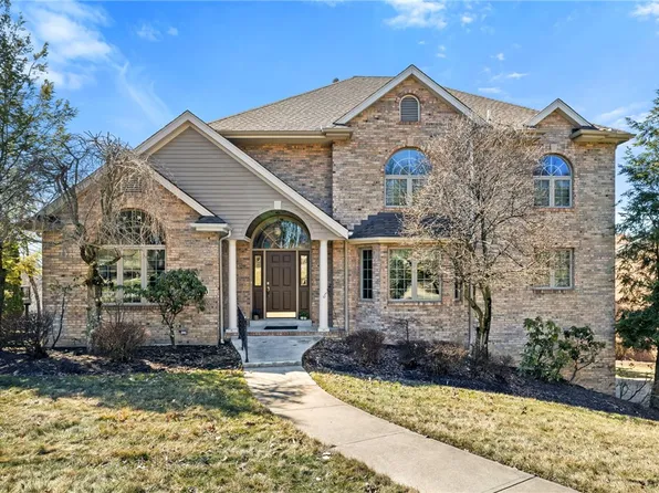 410 Pine Valley Dr, Bridgeville, PA 15017