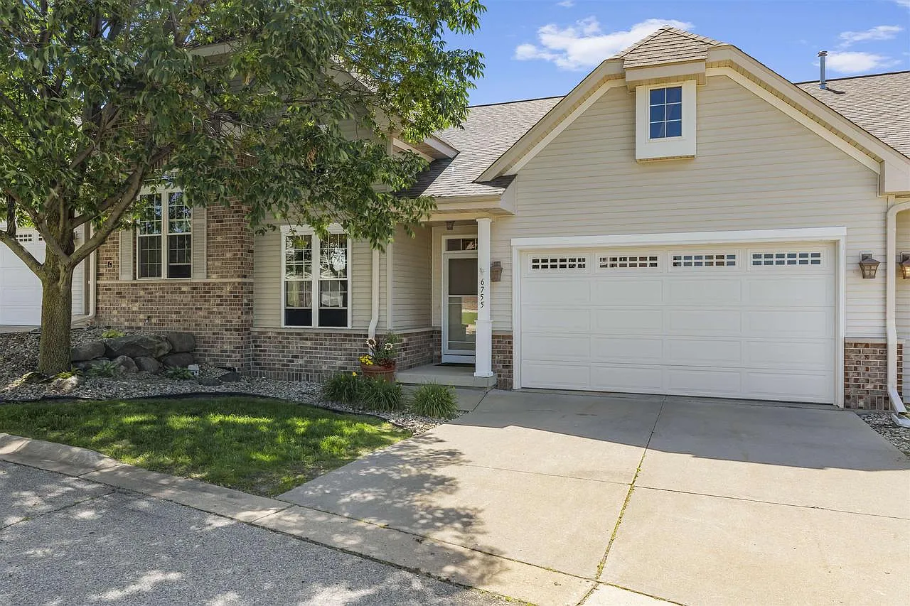 6755 Village Walk Lane photo 1