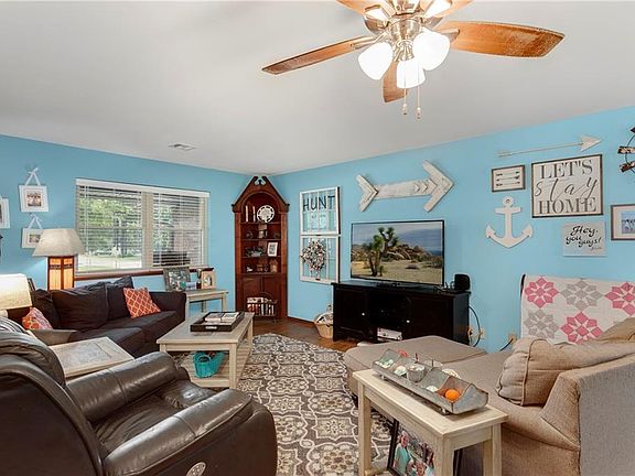 4th image of 805 Dogwood Ln