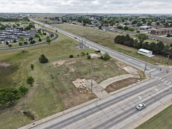 2202 Canterbury Dr, Hays, KS 67601
