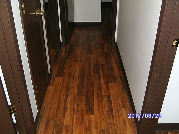 Hallway : Laminate Flooring