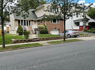 825 Ray Ave, Ridgefield, NJ 07657