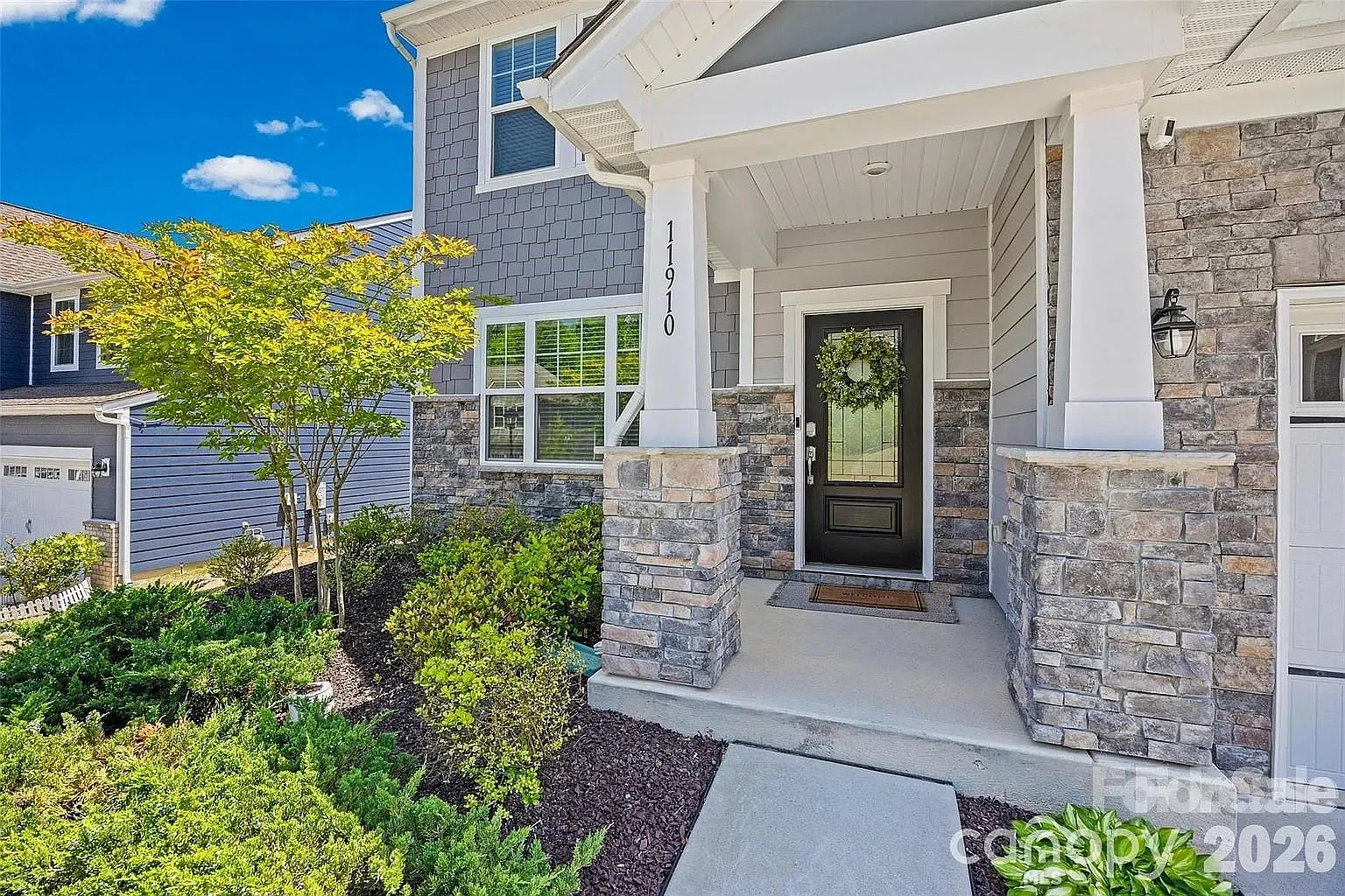 4 bed, 2.5 bath, 2805 sqft, $2,900 — Photo 2