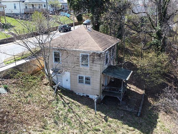 3rd image of 1867 Seabury Ave