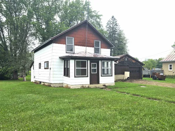 528 W Main St, Lena, WI 54139