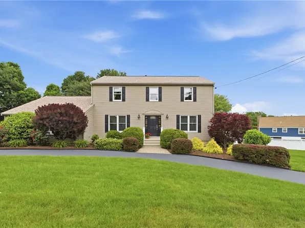 4 High Ridge Dr, Lincoln, RI 02865