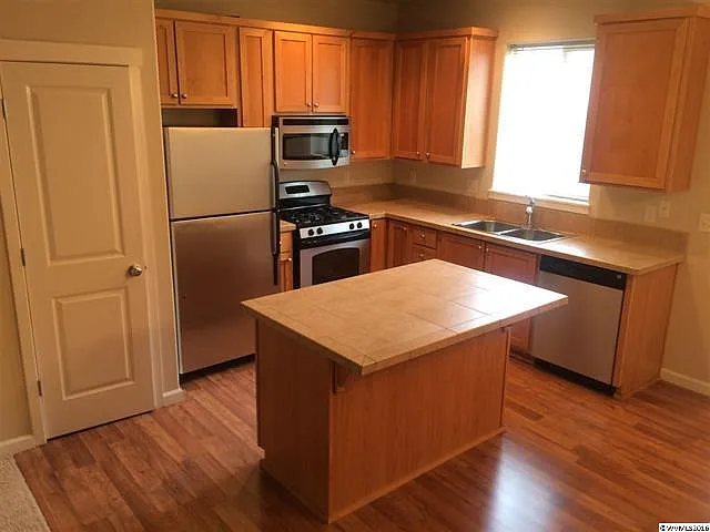 1479 Gifford St SE #2 — Photo 2
