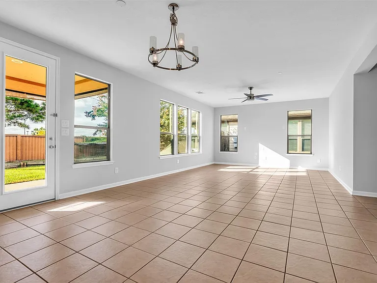 29488 Salem Fields Dr — Photo 4