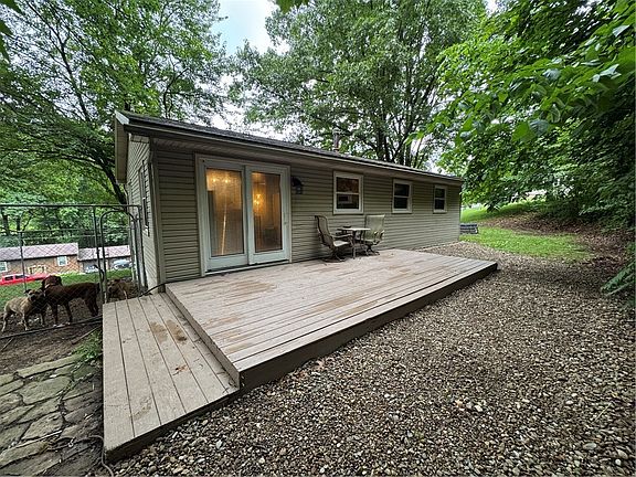 4th image of 430 Pine Run Rd