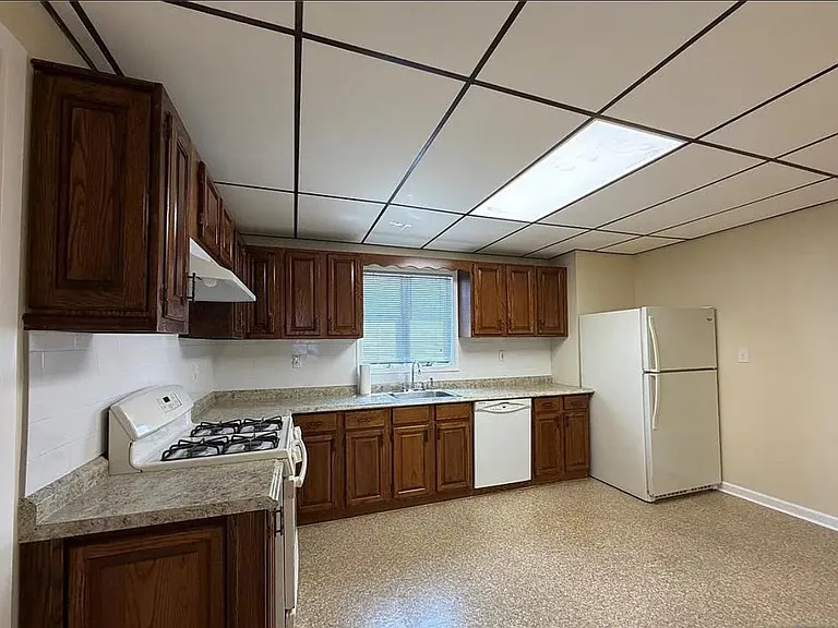 832 Paterson Ave #1 — Photo 4