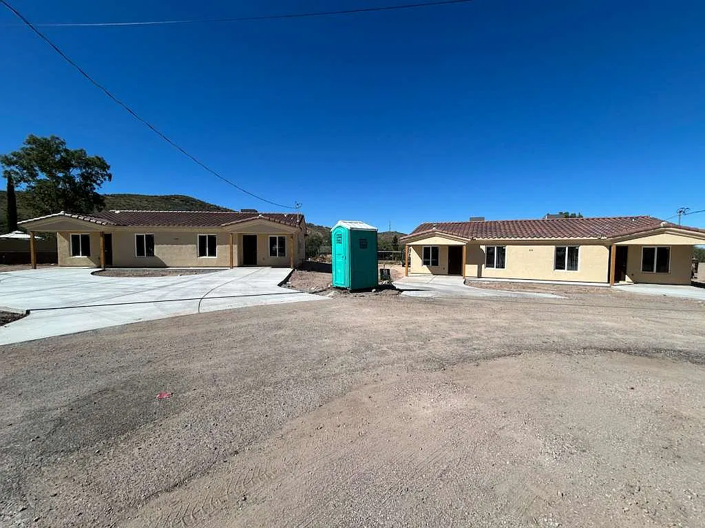 2 bed, 1000 sqft, $1,400 — Photo 2