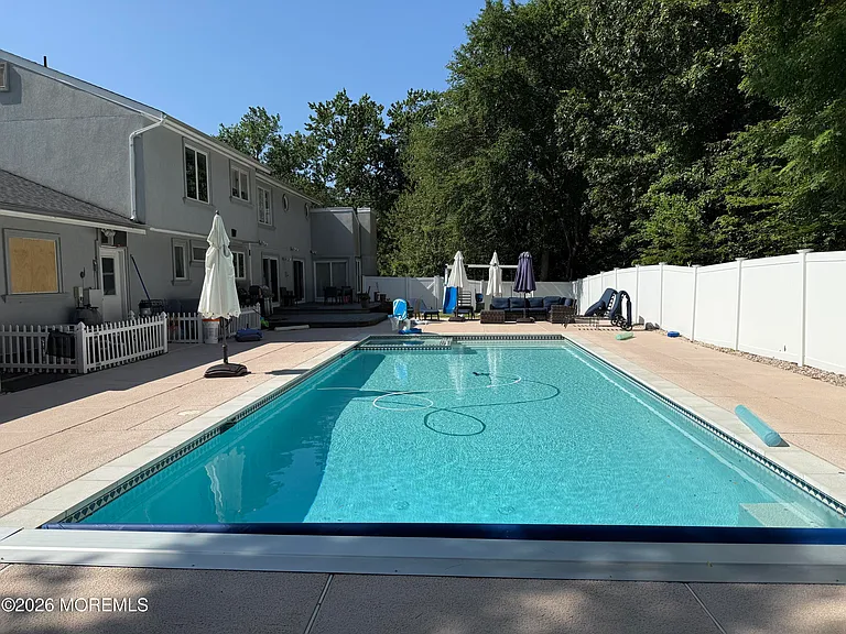 7 Harvard Ct — Photo 2