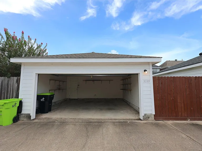 3229 Continental Dr — Photo 24