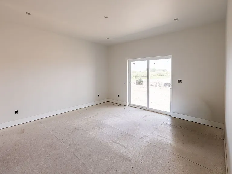 688 Idaho Ave — Photo 3