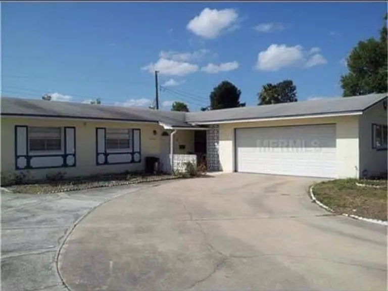 2402 Virginia Dr — Photo 2