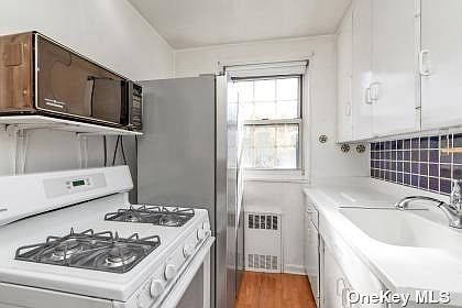 3rd image of 210-06-B Avenue 69