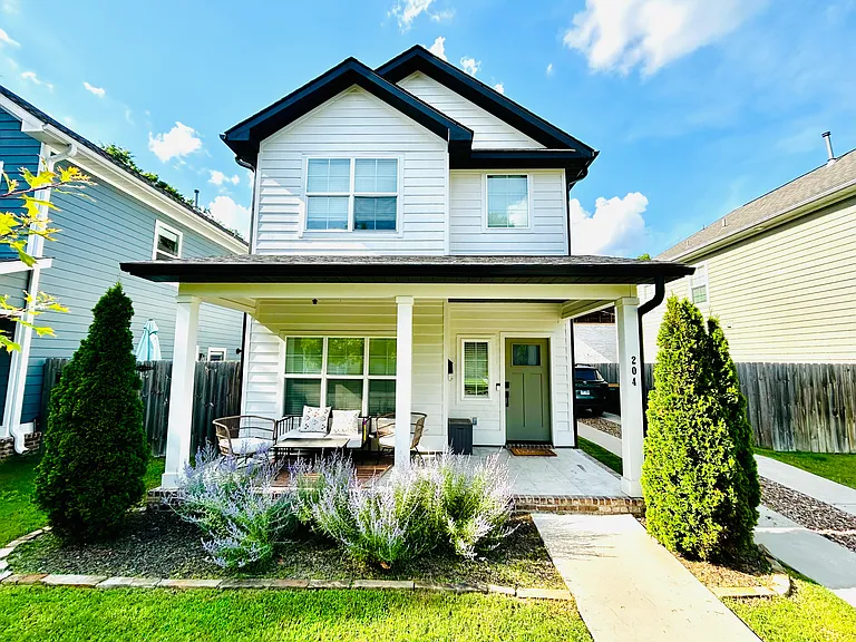 204 W Daisy L Gatson Bates Dr — Photo 1